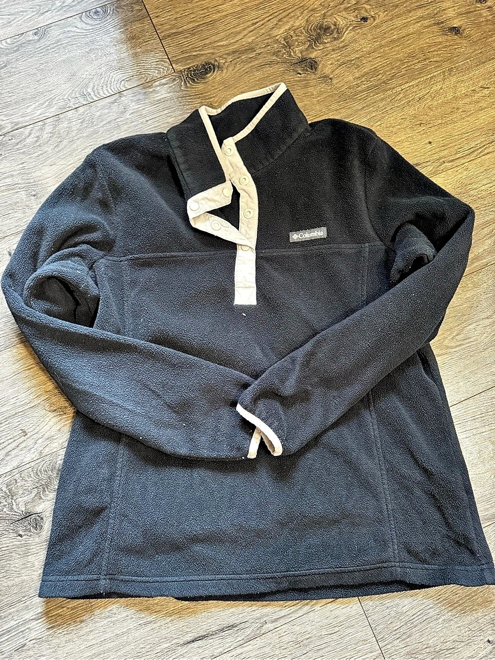 Woman’s Columbia Black Fleece Pullover Size Large